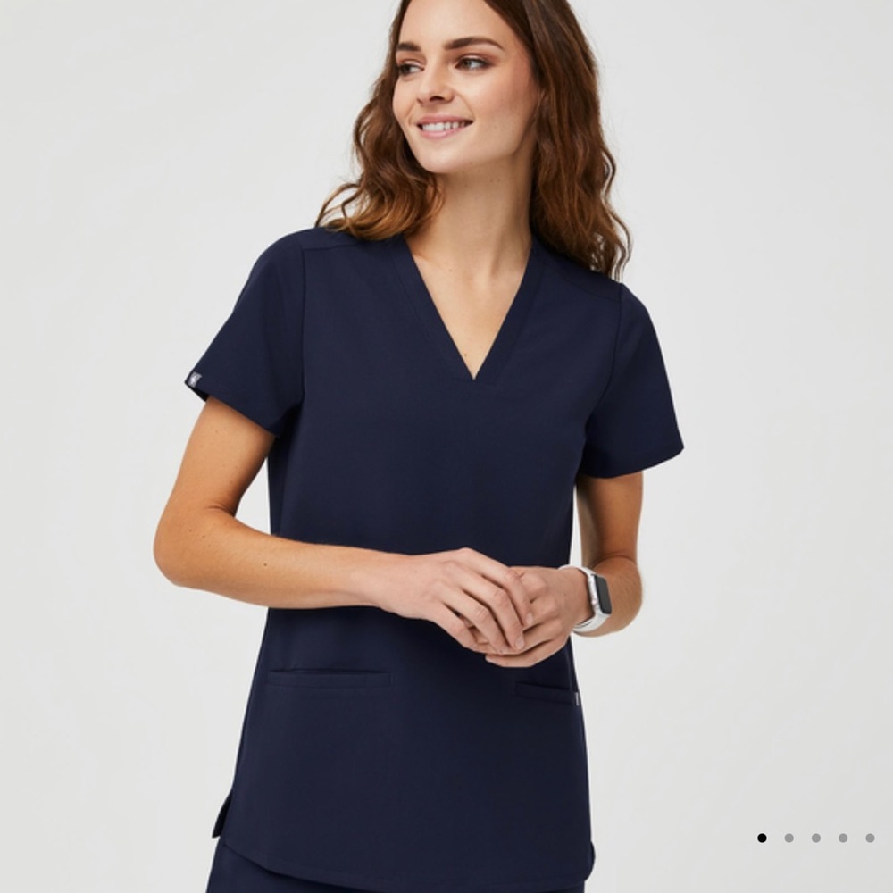 Figs Navy Casma Three-Pocket Scrub Top